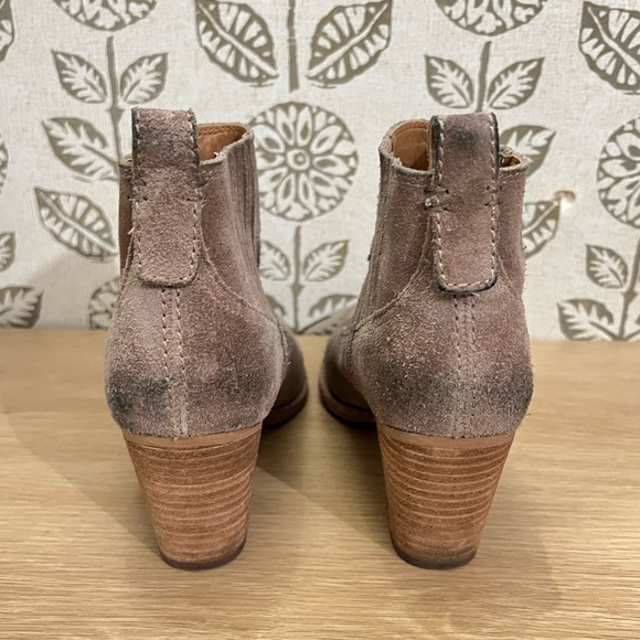 Dolce Vita Western Distressed Suede Leather Taupe Bootie size 8 used pre owned - Picture 2 of 10